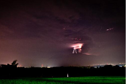 Индонезия эвакуирует 200 тысяч человек из-за извержения вулкана