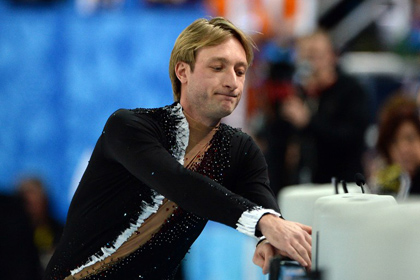 Плющенко удалили четыре винта из позвоночника