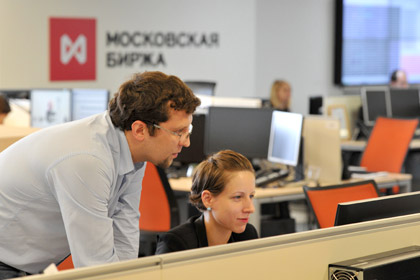 Курс евро упал до трехмесячного минимума