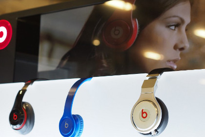 Apple купила производителя наушников Beats за 3 миллиарда долларов