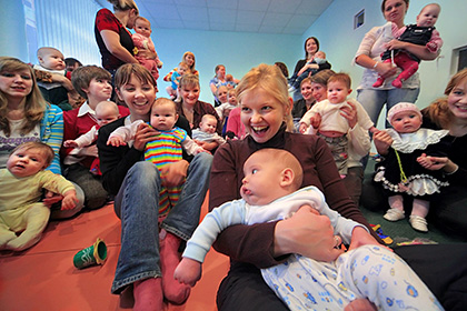 В 66 регионах России сохранят выплаты за третьего ребенка