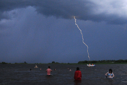 В Забайкалье от удара молнии в ясную погоду погиб мужчина