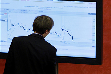 Рубль подешевел к доллару и евро на фоне решения ОПЕК