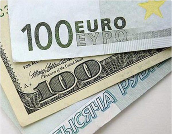 Евро и доллар вновь обновили исторические максимумы