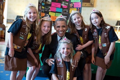 Обаму уличили в ношении короны