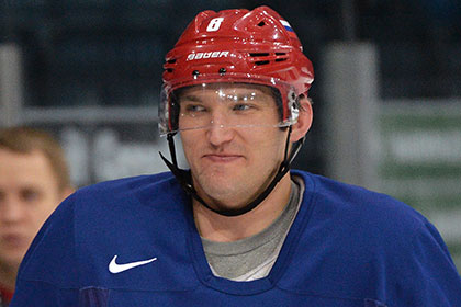 Овечкин пожертвовал детской хоккейной школе автомобиль