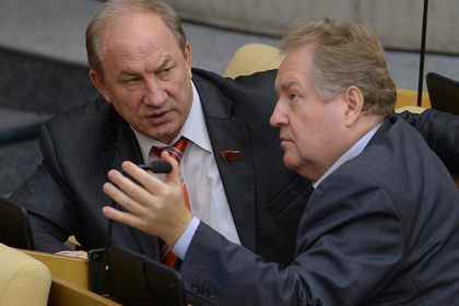 Депутаты решили наказать Apple, Google и PayPal за Крым