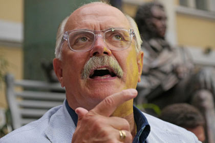 Михалков оправдал мат в рамках художественного замысла