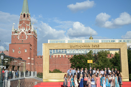 Школы Москвы перейдут на безналичные платежи родителей