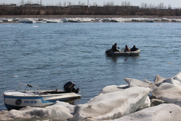 В Туве ищут бросившуюся с моста в Енисей девушку