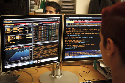 Евро упал к доллару на 0,5 процента после греческого референдума