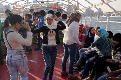 В Каире прогулочный катер столкнулся с сухогрузом на Ниле