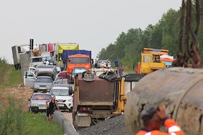 На размытой трассе в Тюменской области ввели «сухой закон»