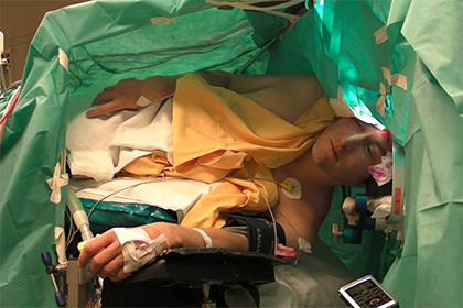 Словенский тенор спел во время операции на мозге (видео)