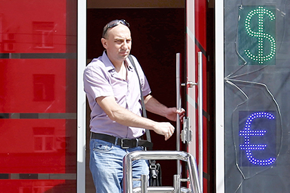 Курс евро превысил 75 рублей впервые с февраля