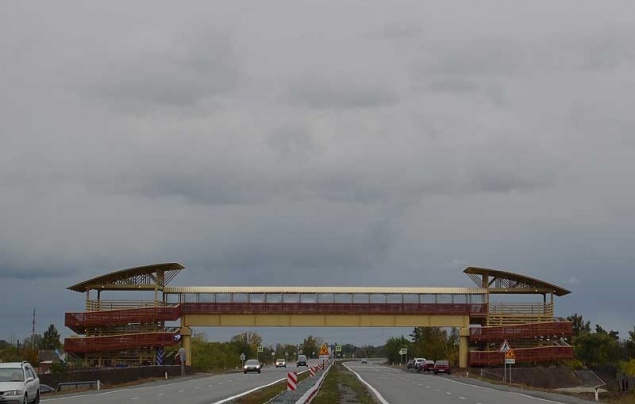 В Хакасии построили пешеходный переход над федеральной трассой