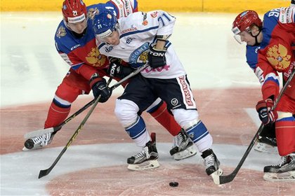 Сборная России проиграла стартовый матч Еврохоккейтура