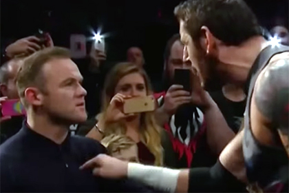 Руни пощечиной отправил рестлера в нокдаун