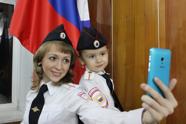 Ачинские полицейские делают «Селфи с мамой»