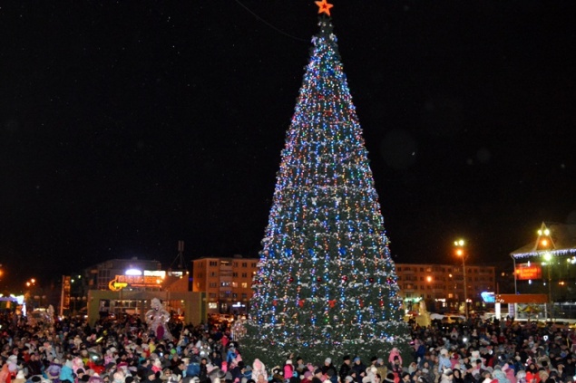 Праздничный концерт, открытие городской елки и тематического Арбата - в Ачинске продолжается насыщенная новогодняя программа