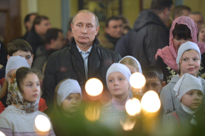 Путин встретил Рождество в храме в Тверской области