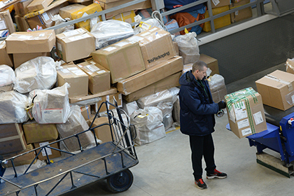 На таможне согласились вскрывать международные посылки для поиска контрафакта