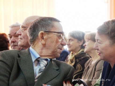 В центре досуга ветеранов прошла праздничная программа, посвященная Международному женскому дню