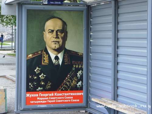 В Ачинске продолжается реставрация автобусных и трамвайных остановок