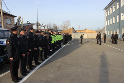 В Ачинске состоялся гарнизонный развод сотрудников полиции, заступающих на охрану порядка