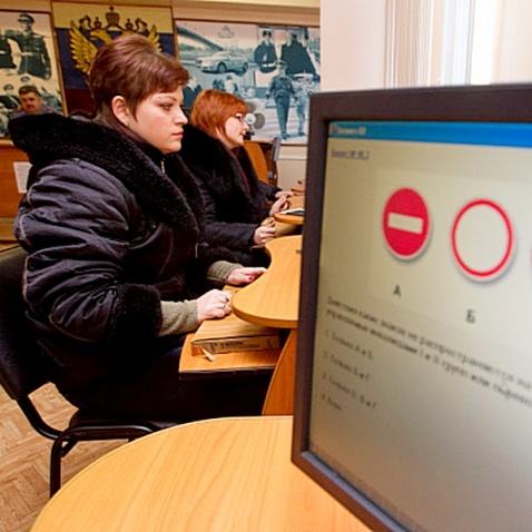 Экзамены на водительские права в России будут сдавать по-новому