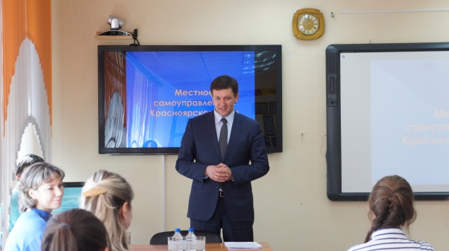 Советник Губернатора края и депутаты городского Советы провели в школах Ачинска классные часы
