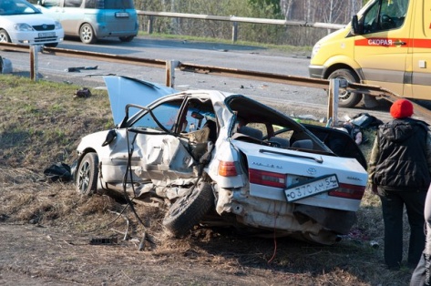 Видео аварии с участием экс-главы ГИБДД: джип за секунду снес машину с девушками