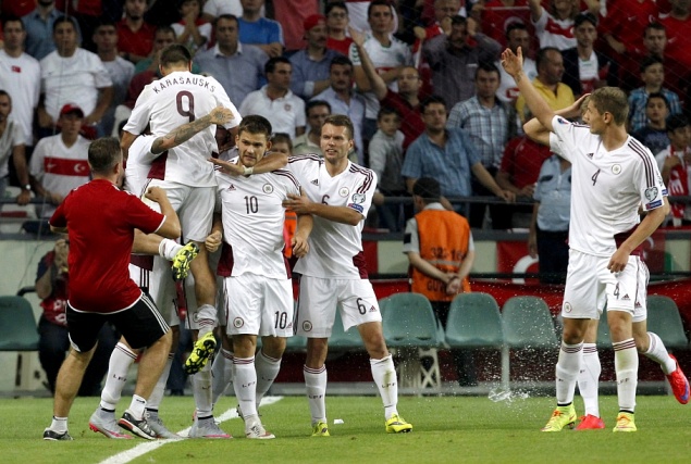 Фанат атаковал судью в матче чемпионата Турции