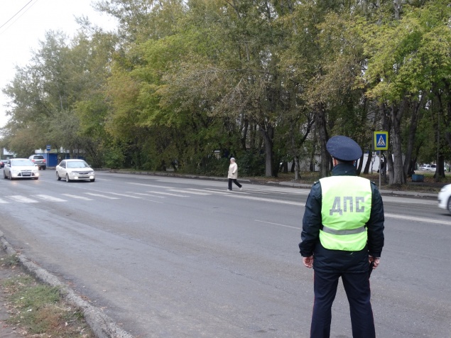 Дорожные полицейские и общественность в Ачинске  провели автопробег «Дорогой безопасности едины»