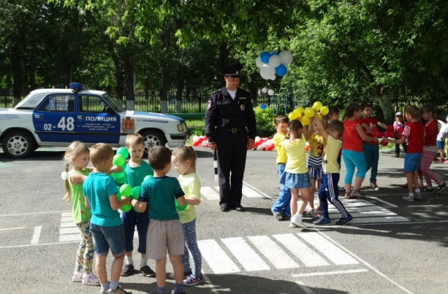 Госавтоинспекторы торжественно открыли площадку по ПДД для юных участников дорожного движения