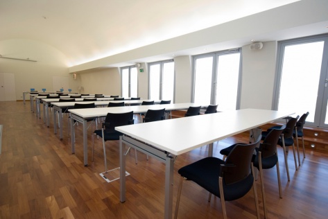 Депутаты Ачинского городского Совета проверили ход ремонта городских школ