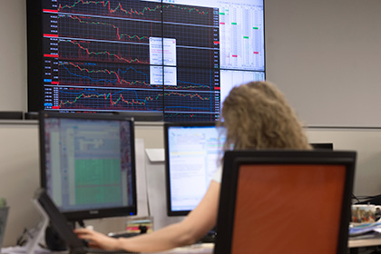 Курс доллара превысил 63 рубля