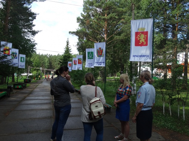 Ачинские полицейские совместно с общественностью проверили безопасность отдыхающих школьников в загородном лагере