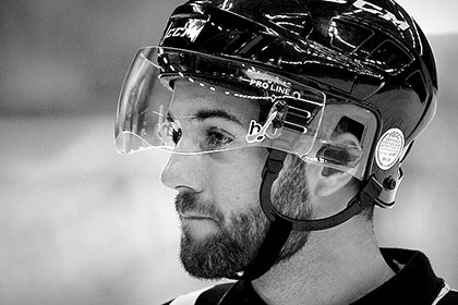 Чешский хоккейный арбитр умер после попадания шайбы в голову