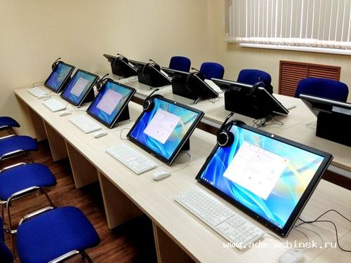 В школе №18 оснащен современный лингафонный кабинет