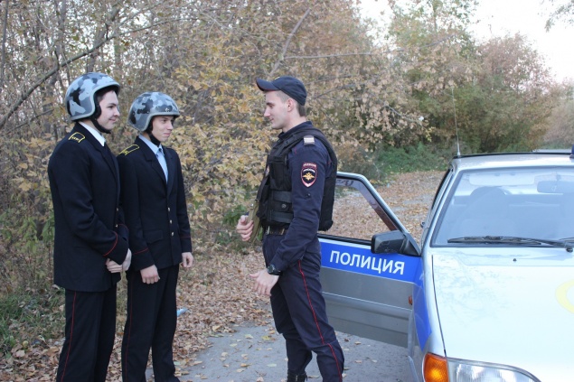 Учащиеся полицейского класса познакомились с работой вневедомственной охраны