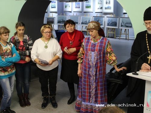 Краеведческий музей и детская художественная школа приглашают посмотреть выставку «Храмы России»