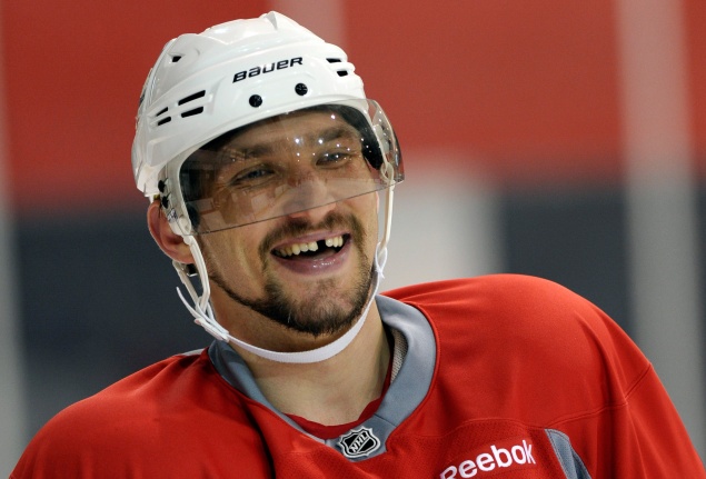 Овечкин провел тренировку для детей с отклонениями в развитии