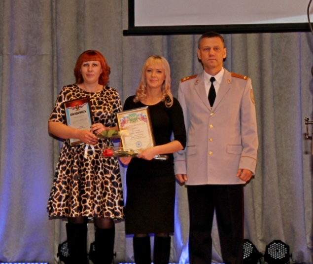 Сотрудниц цветочного магазина в Ачинске наградили за задержание грабителя