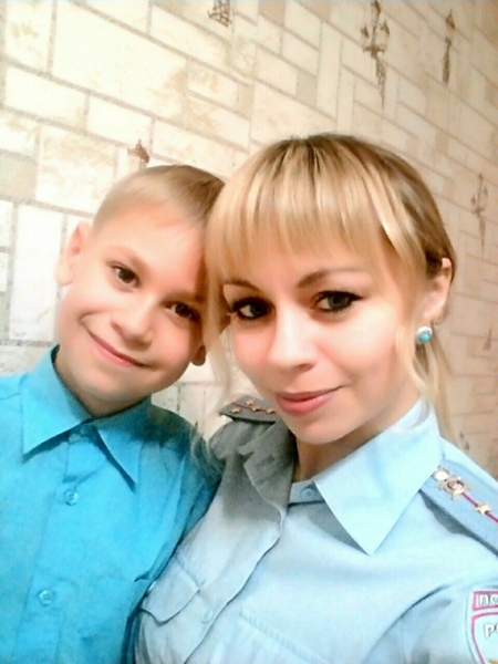 Полицейские Ачинска присоединились к Всероссийской акции МВД России «Селфи с мамой»