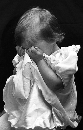 Бдительная учительница спасла запертых матерью голодающих детей