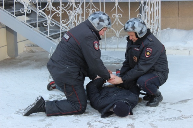 Дознаватели в Ачинске возбудили уголовное дело в отношении мужчины, подозреваемого в краже металлоконструкции