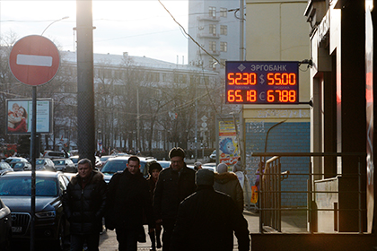 Доллар упал ниже 58 рублей впервые с 2015 года