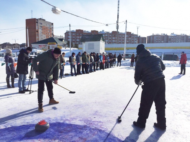 Впервые в Ачинске прошел открытый турнир по кёрлингу
