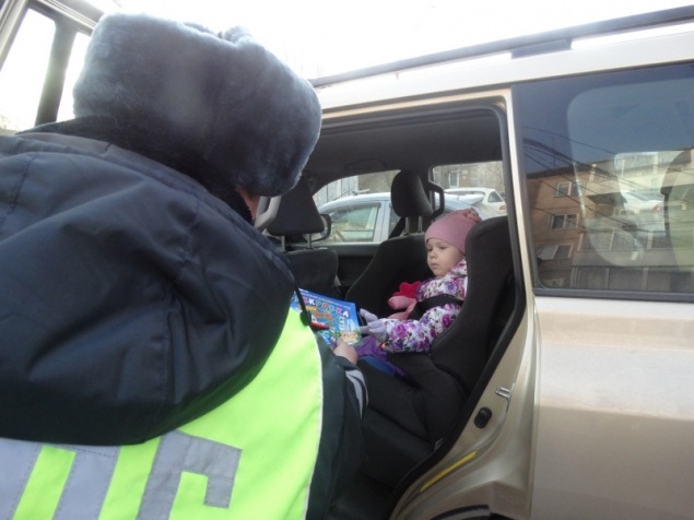 Дорожные полицейские в Ачинске провели акцию «Ребенок – пассажир"